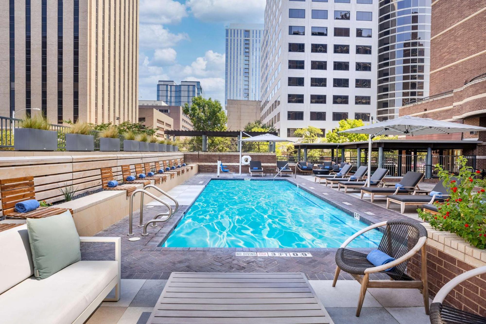 Doubletree Suites By Hilton Austin Downtown Capitol Bagian luar foto