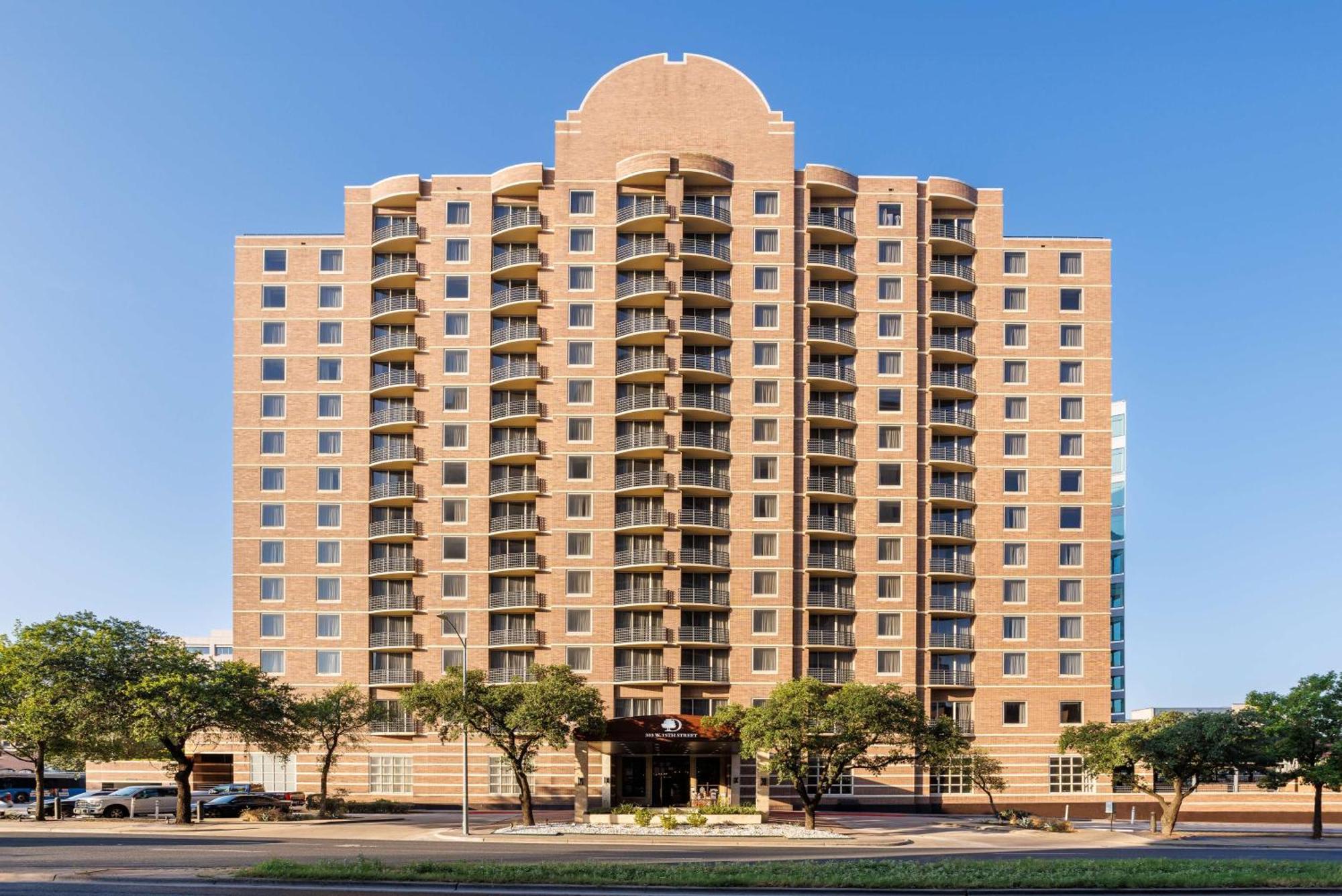 Doubletree Suites By Hilton Austin Downtown Capitol Bagian luar foto