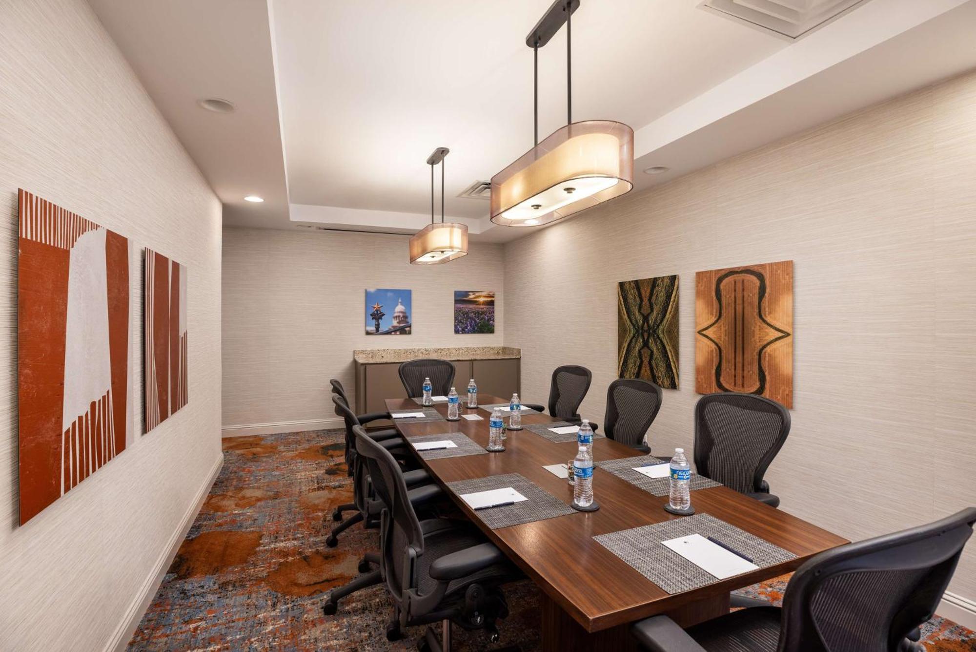 Doubletree Suites By Hilton Austin Downtown Capitol Bagian luar foto