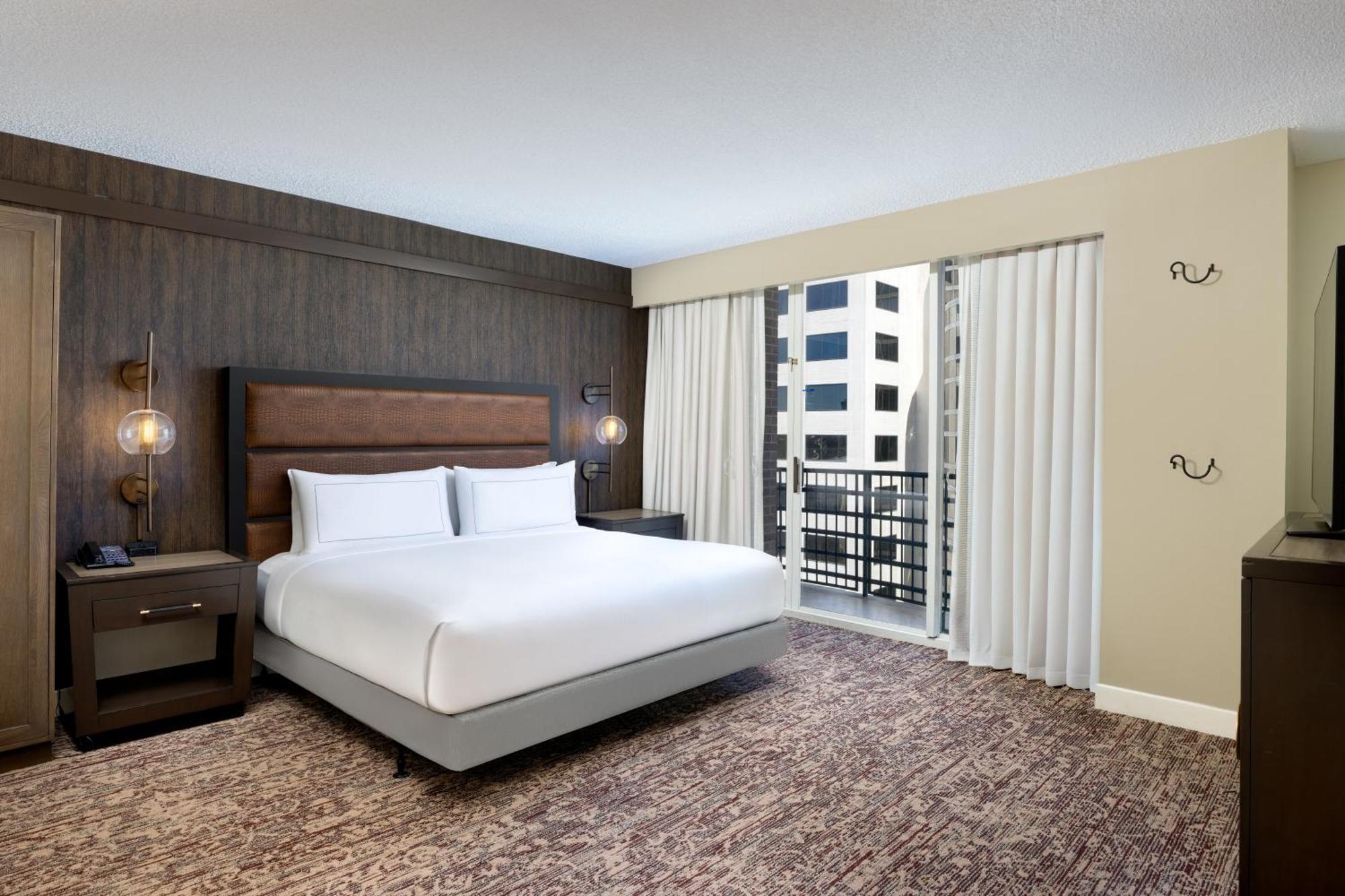 Doubletree Suites By Hilton Austin Downtown Capitol Bagian luar foto